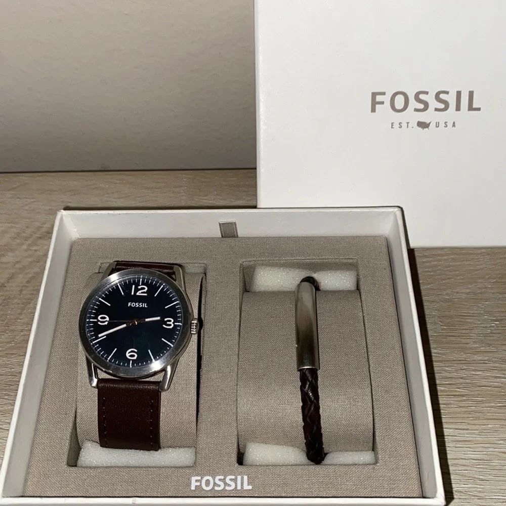 New Fossil watch Gift set NWBox